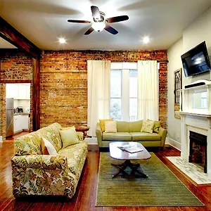 Newly Renovated Historic Townhome! Apartment