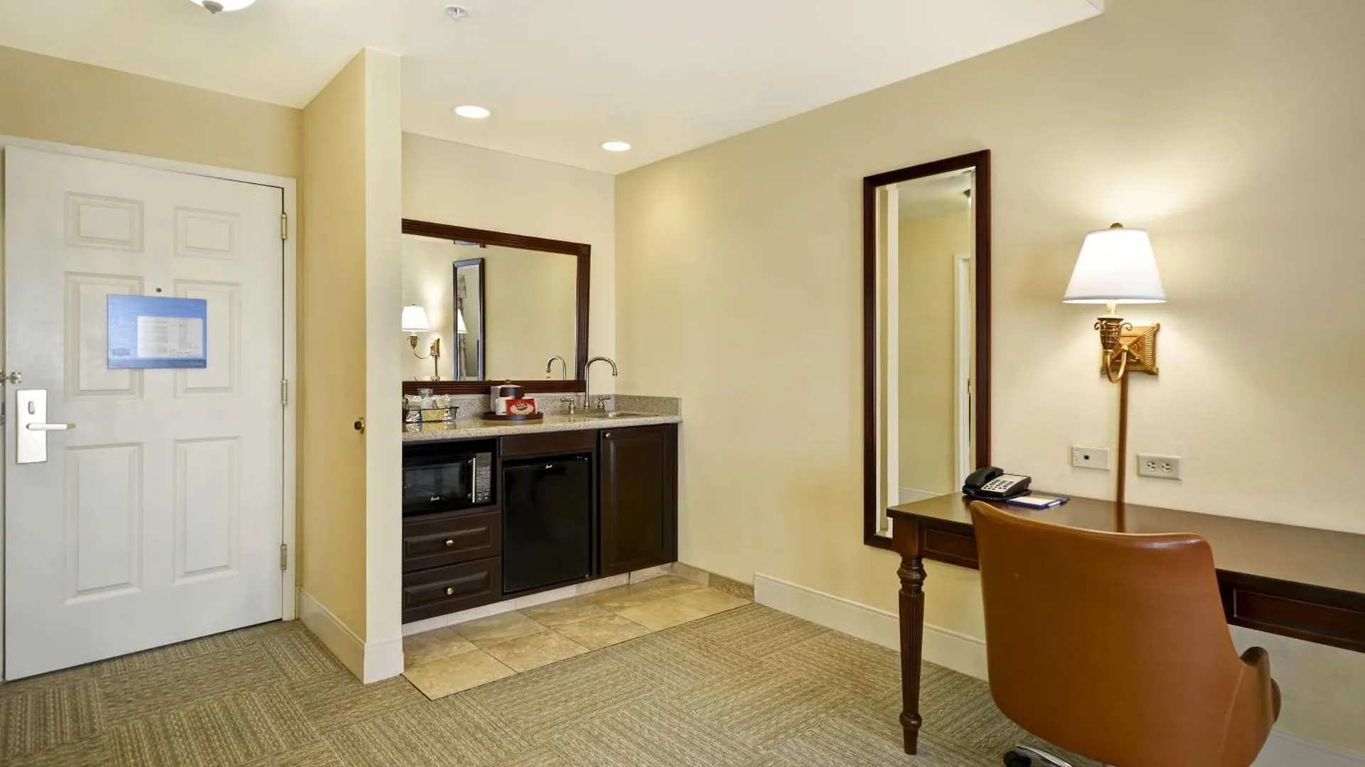 Hampton Inn & Suites Savannah Historic District Otel