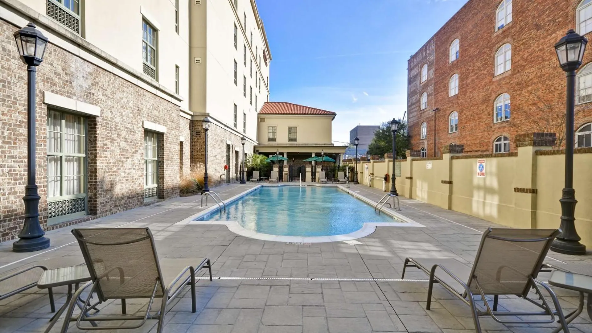 Hampton Inn & Suites Savannah Historic District Otel