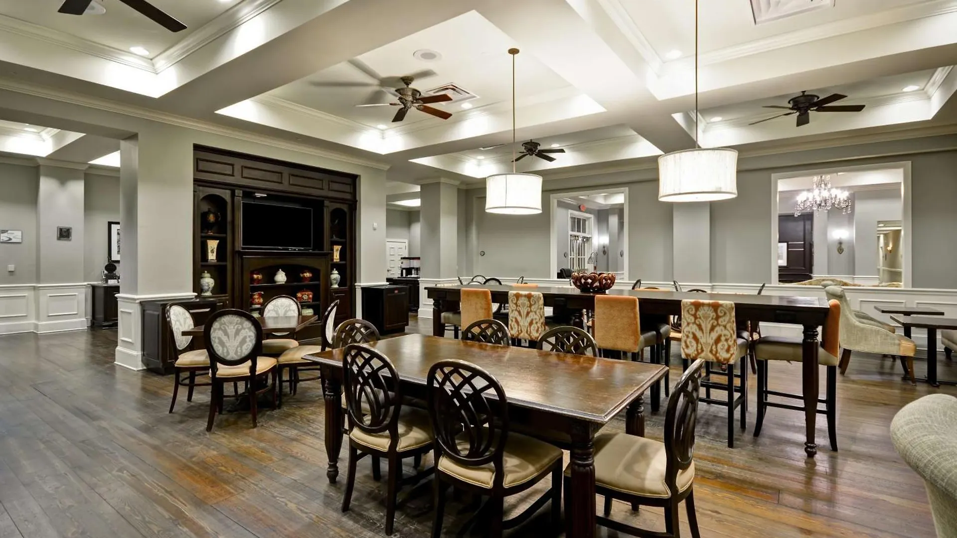 Hampton Inn & Suites Savannah Historic District ABD