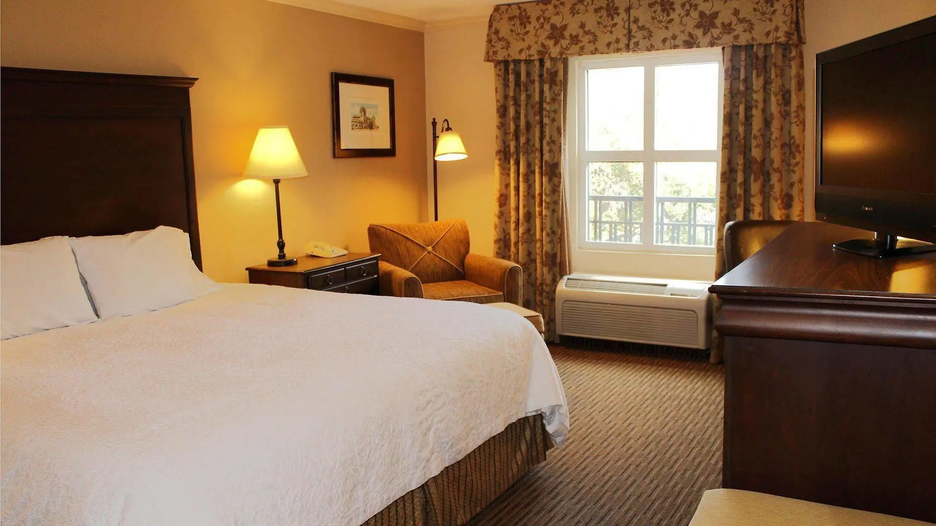 Hampton Inn & Suites Savannah Historic District