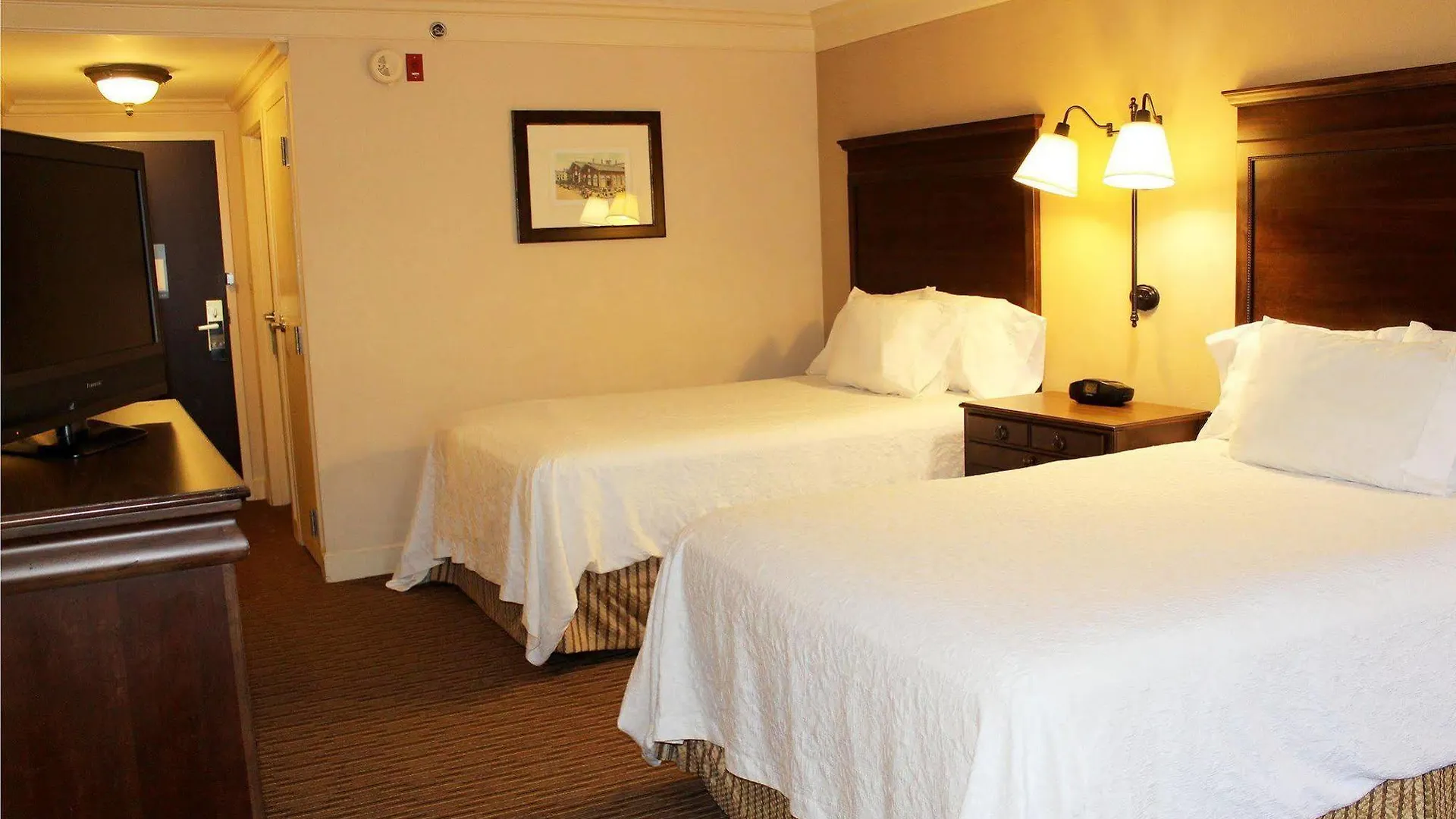 Hampton Inn & Suites Savannah Historic District 3*,